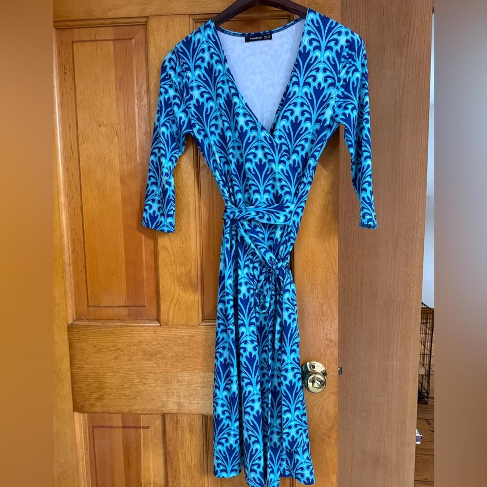 Elegant Blue Patterned Wrap Dress